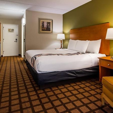 Best Western Plus Chicago Hillside Exterior photo