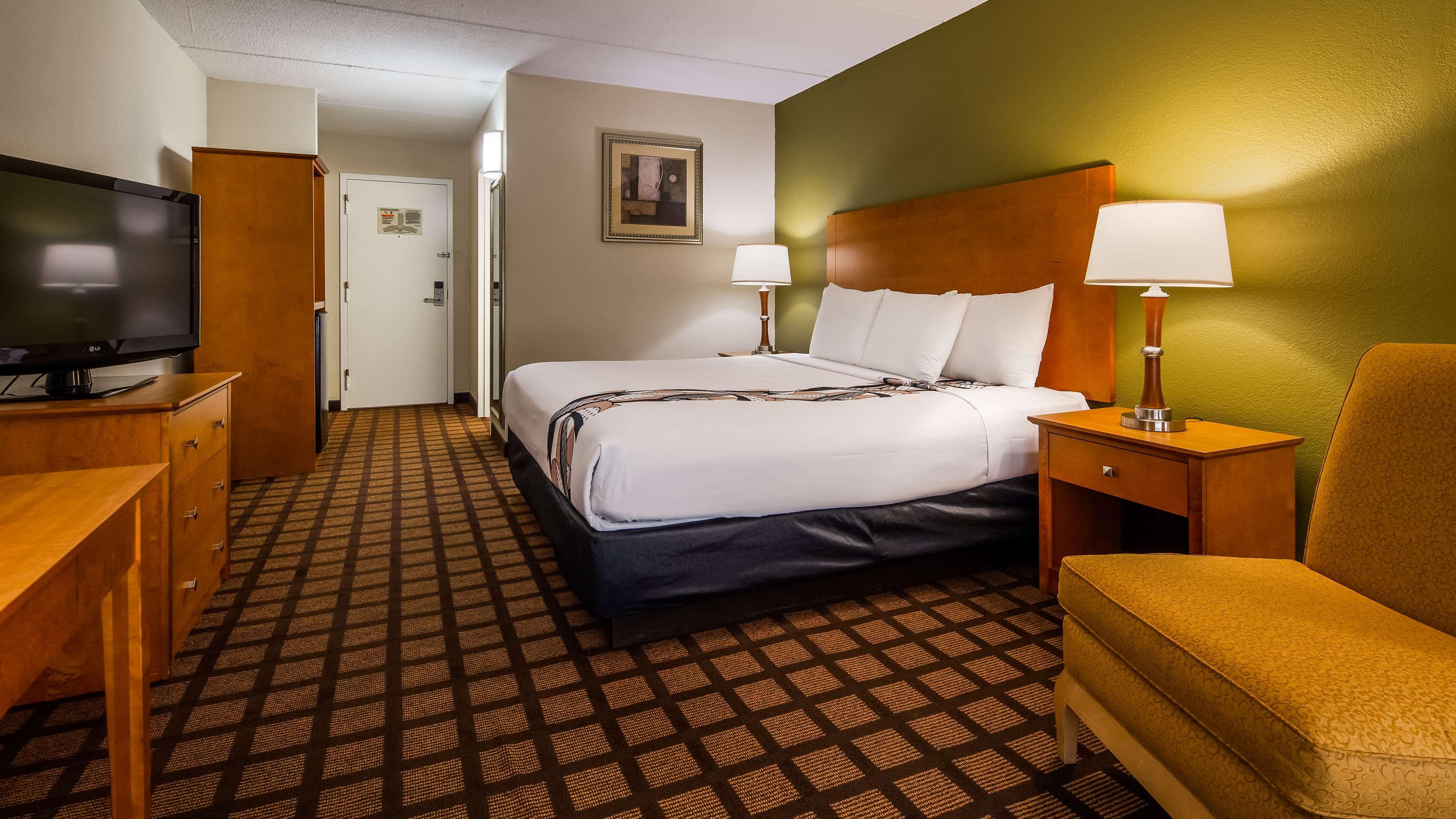 Best Western Plus Chicago Hillside Exterior photo