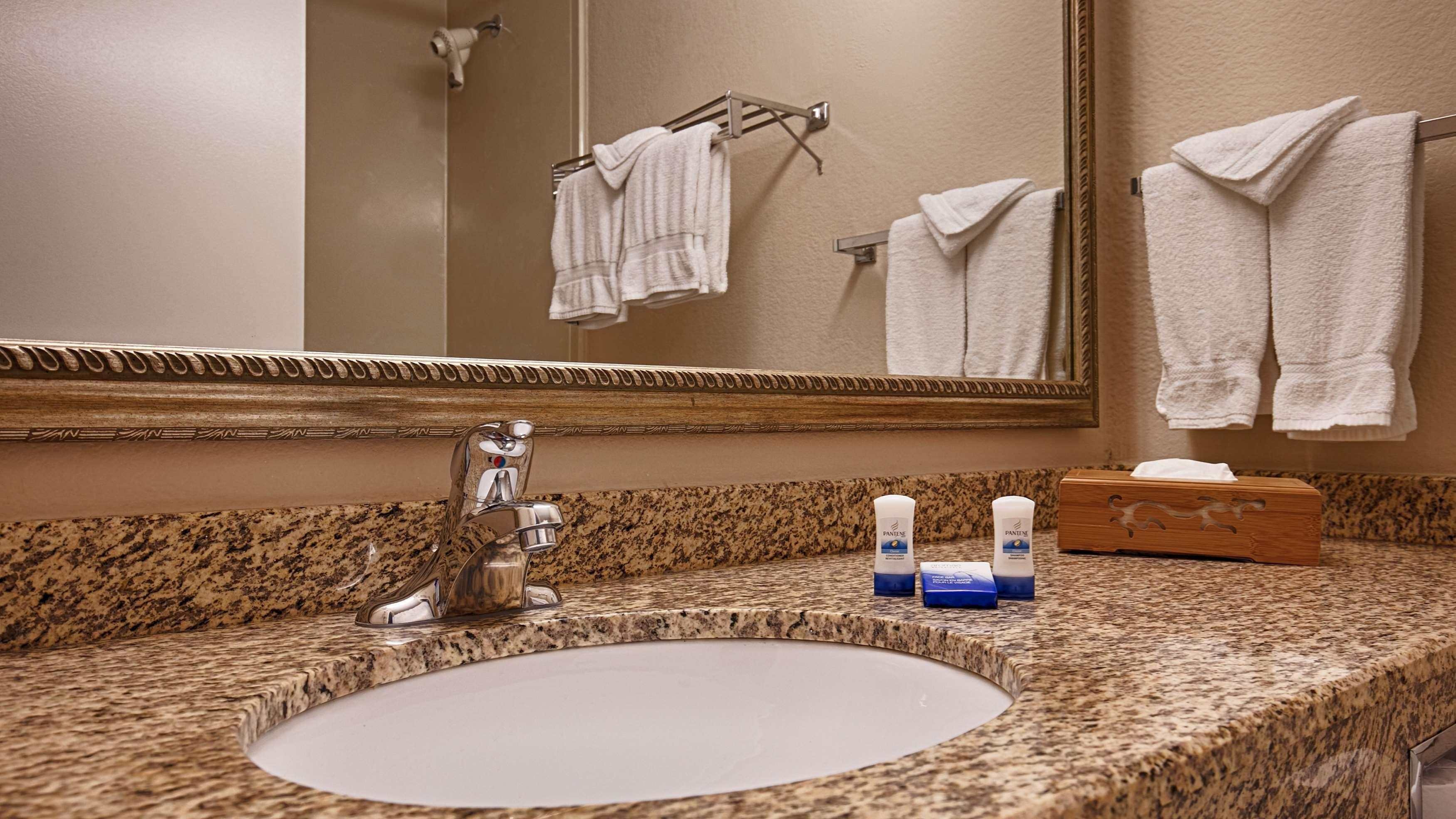 Best Western Plus Chicago Hillside Exterior photo
