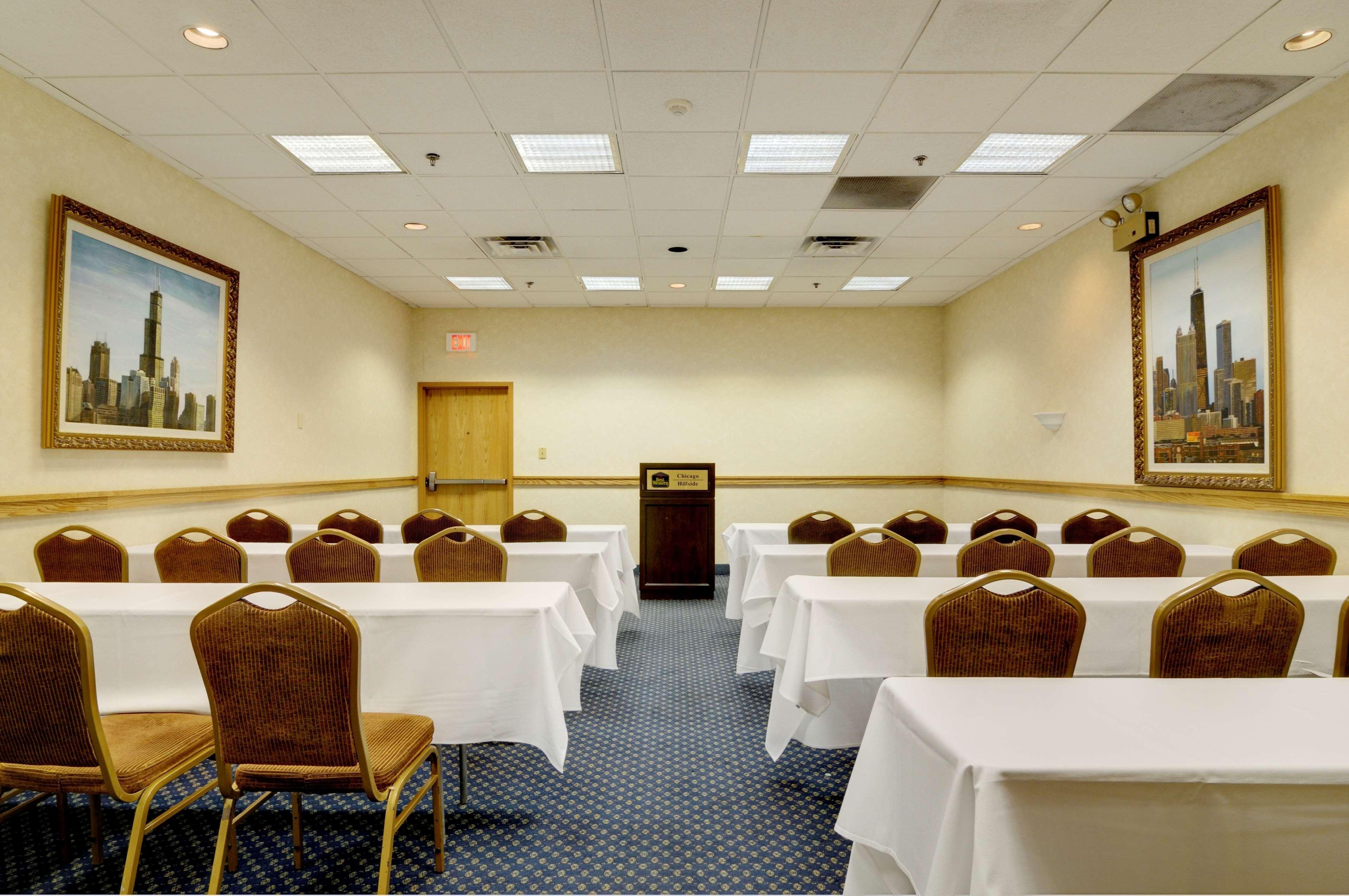 Best Western Plus Chicago Hillside Exterior photo