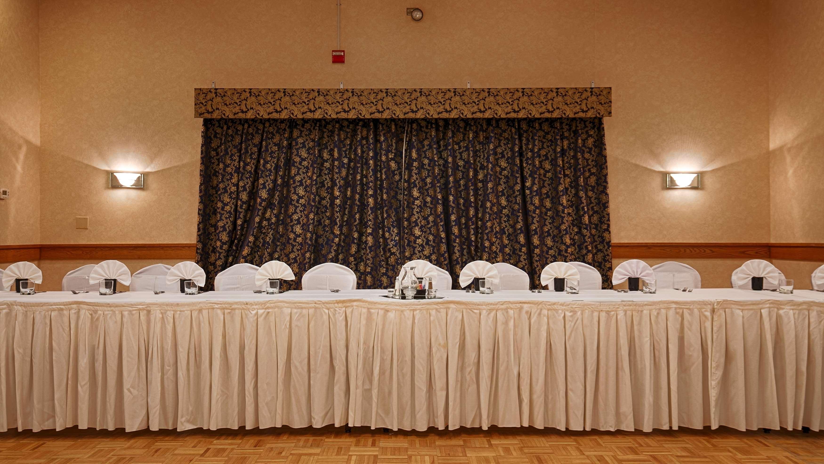 Best Western Plus Chicago Hillside Exterior photo